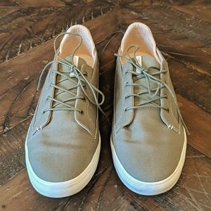 Reef Olive Colored Iris sneakers - Women's Size 10